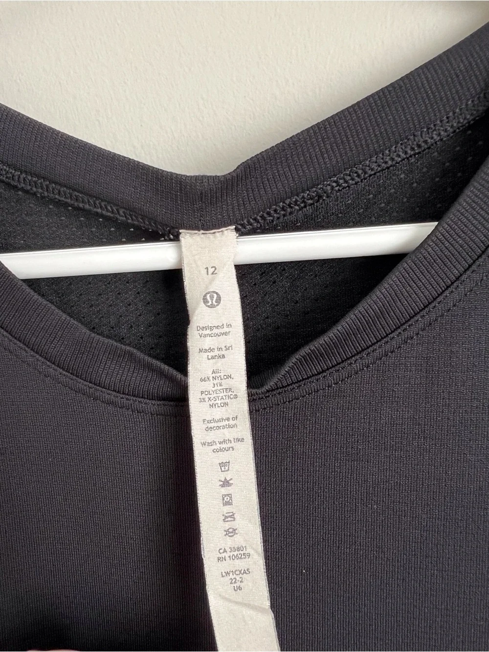 Lululemon Black Train To Be Tank Top Crop Mesh Neutral Workout Running Gym Sz 12 - Picture 5 of 8